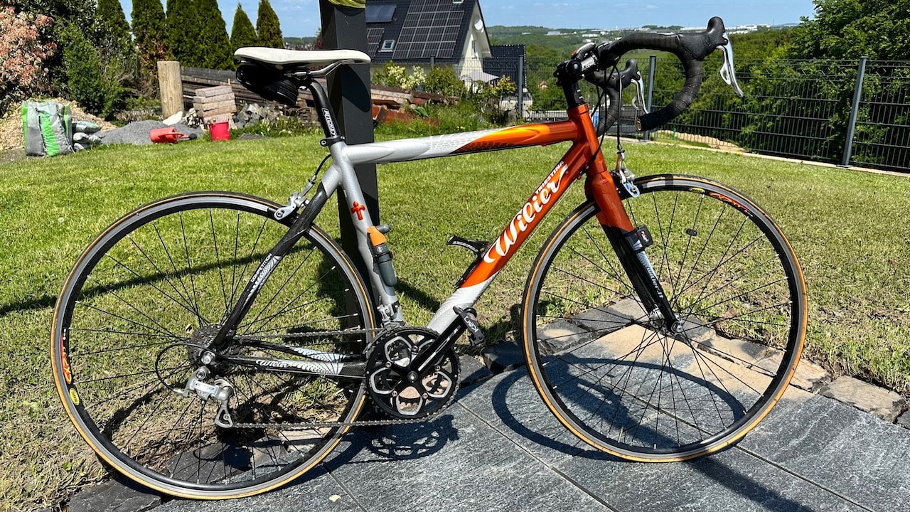 Fahrrad fuÌˆr Radtour in Limburg